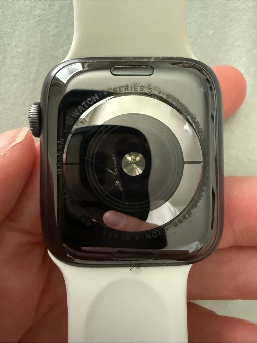 Apple Watch with White Sport Band and Black Face Series 5 44mm